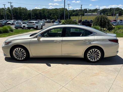Used 2020 Lexus ES 350 w/ Luxury Package FWD image 4