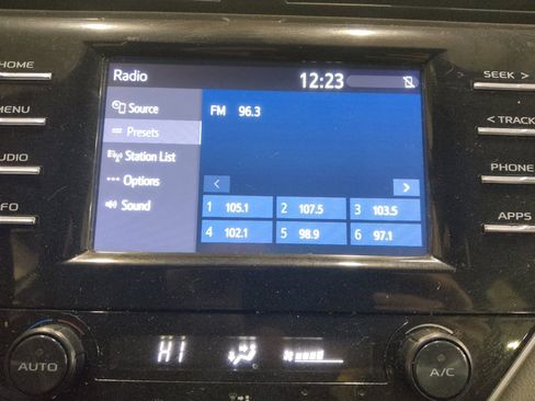 Used 2018 Toyota Camry SE w/ Convenience Package image 25