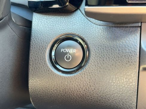 Used 2025 Toyota Camry SE image 29