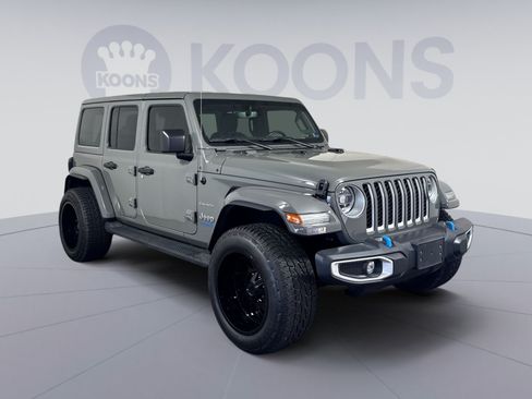 Used 2022 Jeep Wrangler Unlimited Sahara w/ Cold Weather Group AWD/4WD image 10