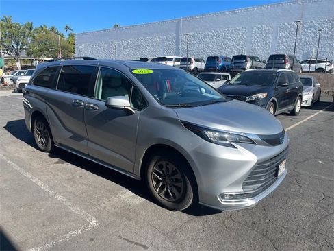 Used 2022 Toyota Sienna XLE image 8