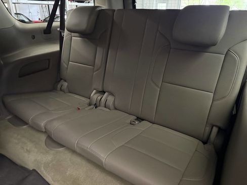 Used 2017 Chevrolet Suburban Premier AWD/4WD image 23