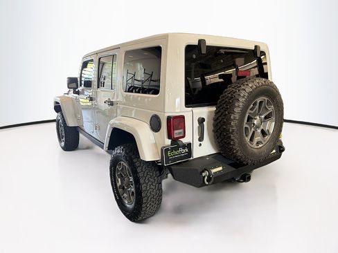 Used 2017 Jeep Wrangler Unlimited Sahara w/ Connectivity Group AWD/4WD image 5