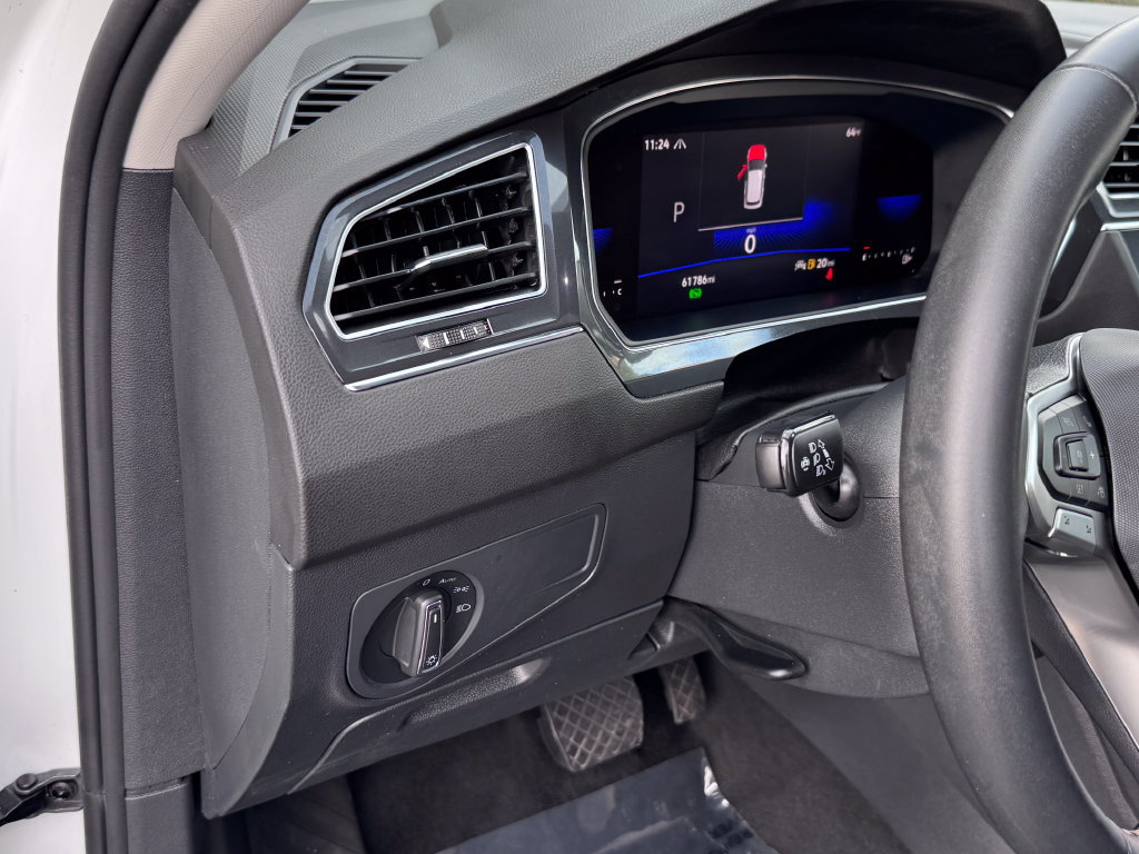 Used 2023 Volkswagen Tiguan SE AWD/4WD image 19