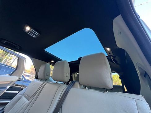 Used 2017 Land Rover Discovery HSE image 37