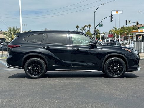 Used 2025 Toyota Highlander XSE AWD/4WD image 6