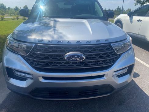 Used 2022 Ford Explorer XLT w/ Equipment Group 202A AWD/4WD image 3