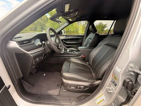 New 2026 Jeep Grand Cherokee Limited RWD image 9