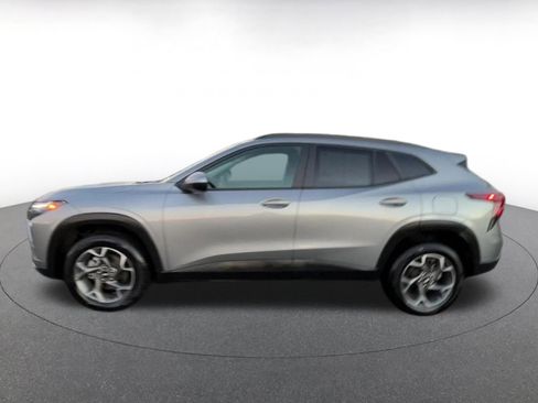 Used 2025 Chevrolet Trax LT image 9