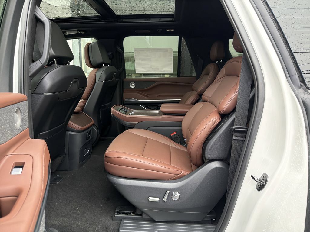 New 2026 Lincoln Navigator L Reserve AWD/4WD image 6