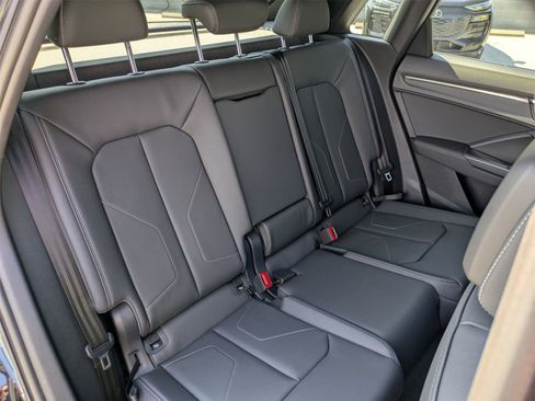 New 2025 Audi Q3 2.0T Premium image 11