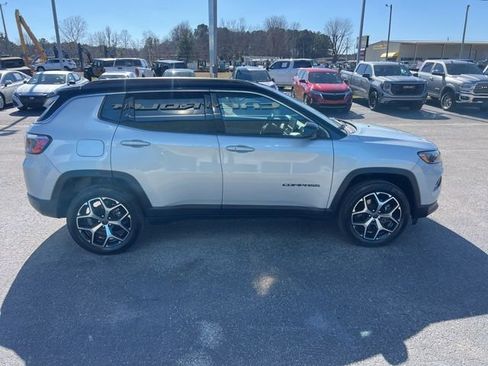 Used 2025 Jeep Compass Limited image 8