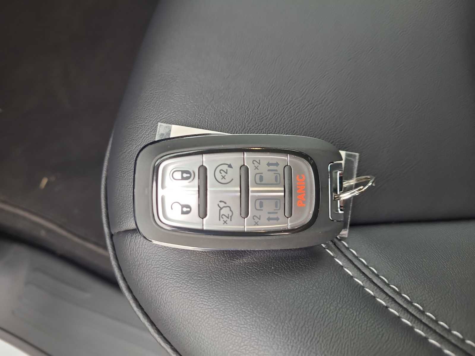 New 2026 Chrysler Pacifica Select FWD image 28