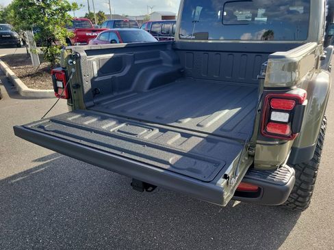 New 2026 Jeep Gladiator Rubicon w/ Steel Power Dome Hood Package AWD/4WD image 10