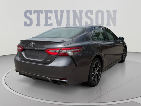 Used 2018 Toyota Camry SE w/ Moonroof Package FWD image 5