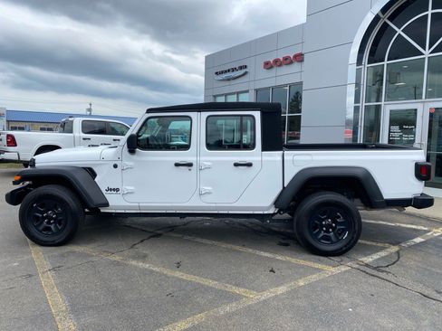 Used 2024 Jeep Gladiator Sport AWD/4WD image 10