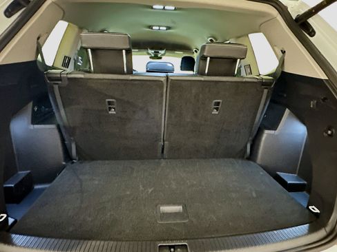 Used 2025 Volkswagen Atlas SE image 31