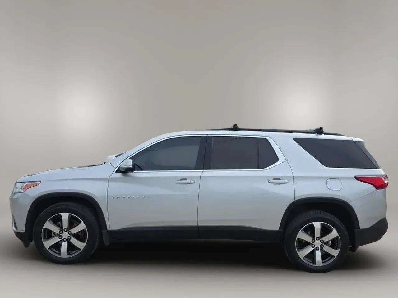 Used 2019 Chevrolet Traverse LT w/ LT Premium Package AWD/4WD image 5