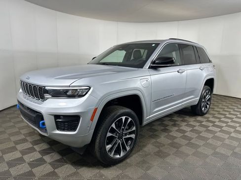 Used 2023 Jeep Grand Cherokee Overland AWD/4WD image 7