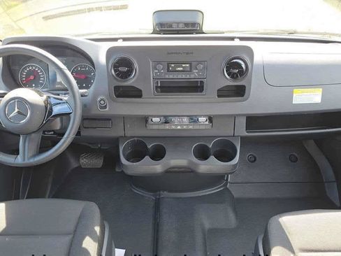 Used 2025 Mercedes-Benz Sprinter 2500 image 17