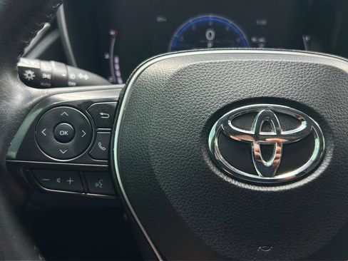 Used 2023 Toyota Corolla Cross XLE w/ Convenience Package FWD image 29