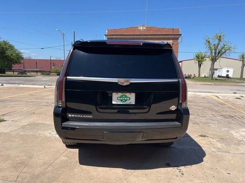 Used 2020 Cadillac Escalade Luxury image 4
