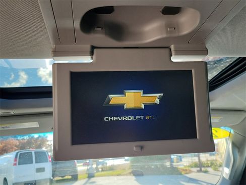 Used 2017 Chevrolet Suburban Premier image 17