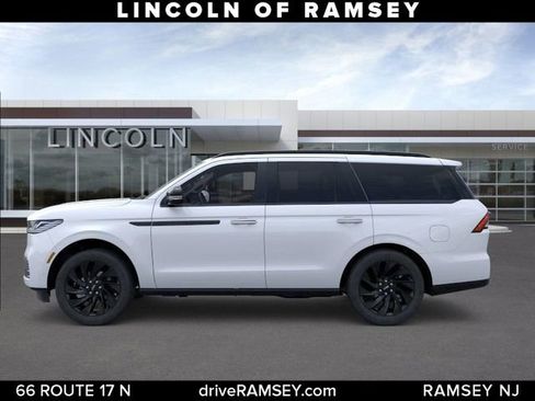 New 2025 Lincoln Navigator Reserve w/ Jet Appearance Package AWD/4WD image 3