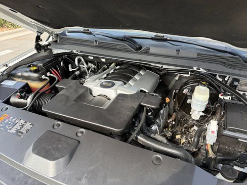 Used 2020 Cadillac Escalade Premium Luxury RWD image 20