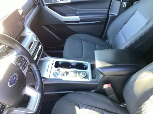 Used 2023 Ford Explorer XLT image 28
