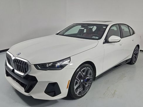 New 2026 BMW 530i xDrive w/ M Sport Package image 3