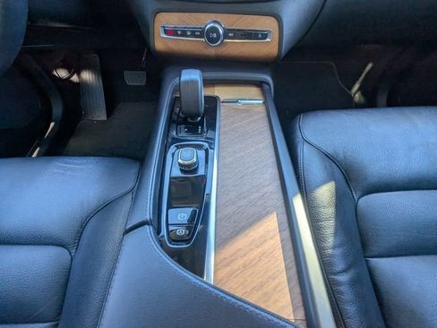 Certified 2023 Volvo XC90 B5 Plus image 25