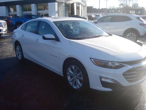 Used 2024 Chevrolet Malibu LT image 3