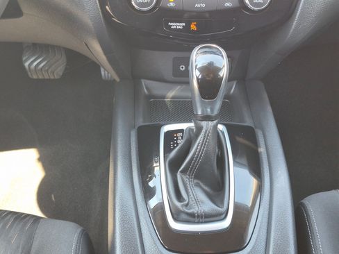Used 2019 Nissan Rogue SV AWD/4WD image 26