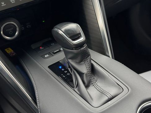 Certified 2024 Toyota Venza Nightshade image 33