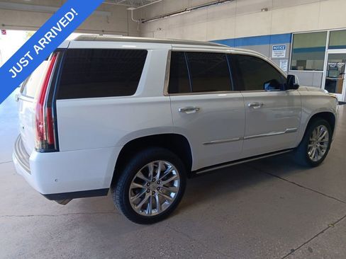 Used 2017 Cadillac Escalade Premium Luxury AWD/4WD image 3