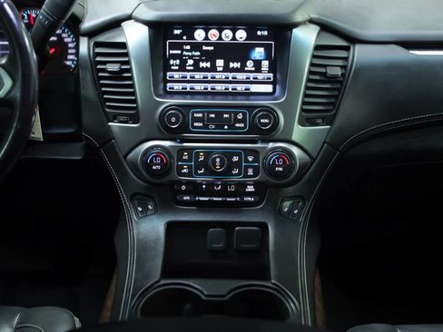 Used 2019 Chevrolet Suburban LT image 36