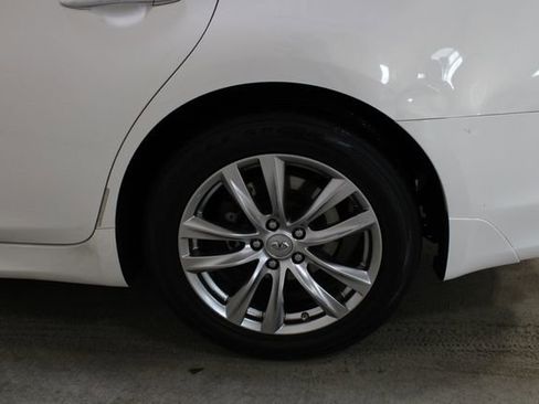 Used 2015 INFINITI Q70 3.7 RWD image 30