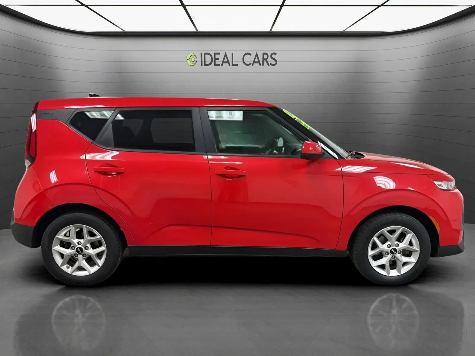 Used 2020 Kia Soul S FWD image 4