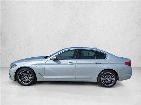 Used 2020 BMW 530e w/ Premium Package image 9