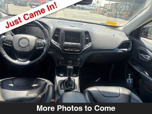 Used 2021 Jeep Cherokee Latitude Plus AWD/4WD image 10