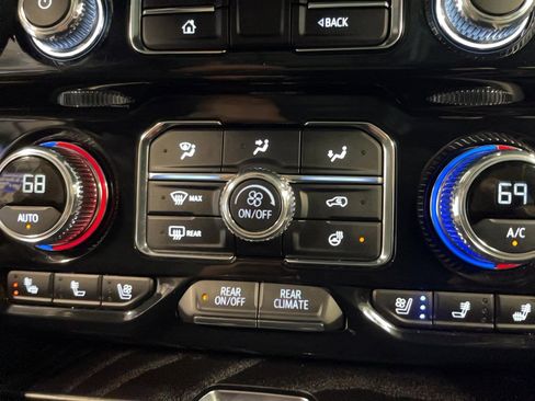 Used 2024 GMC Yukon XL Denali w/ Advanced Technology Package image 30