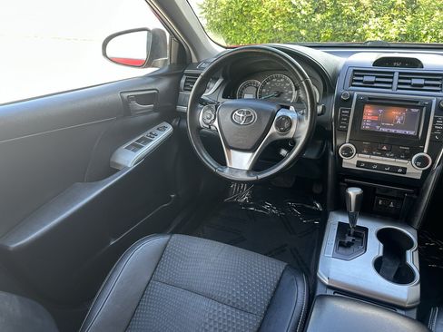 Used 2014 Toyota Camry SE FWD image 4