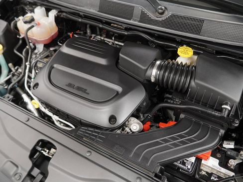 Used 2023 Chrysler Voyager LX image 47