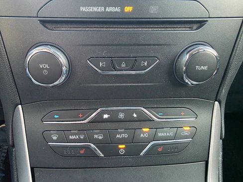 Used 2017 Ford Edge SEL w/ Equipment Group 201A AWD/4WD image 18