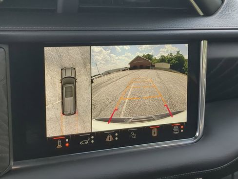 Used 2023 GMC Yukon Denali w/ Denali Reserve Package image 19