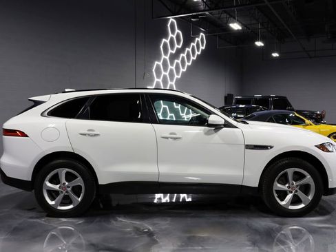 Used 2017 Jaguar F-PACE Premium image 8
