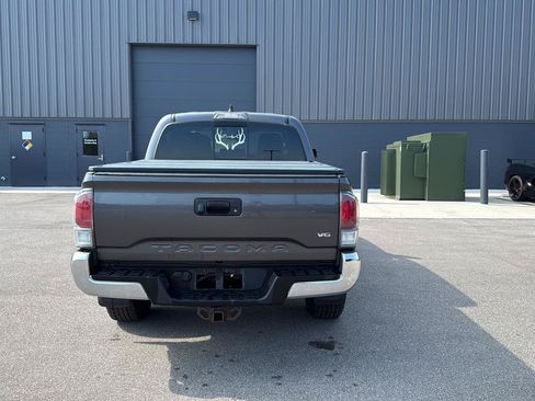 Used 2020 Toyota Tacoma TRD Off-Road AWD/4WD image 4