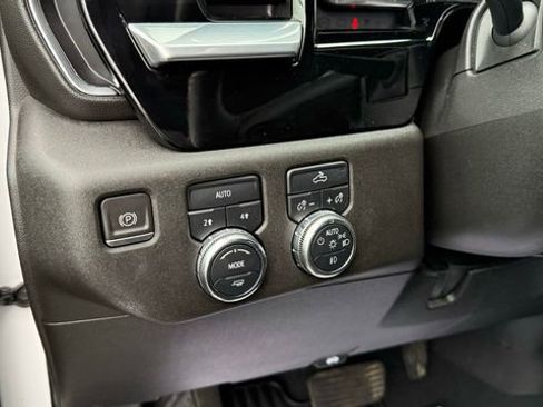 Used 2022 GMC Sierra 1500 Elevation image 25