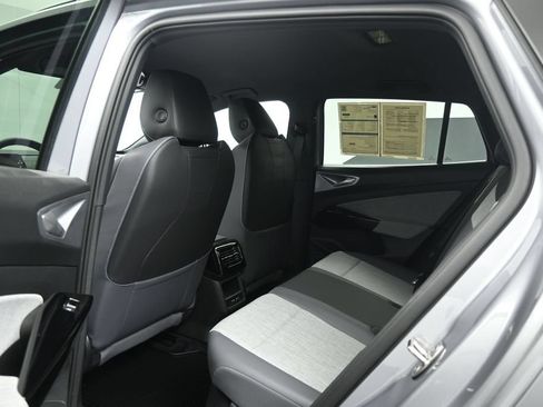 Used 2025 Volkswagen ID.4 Pro RWD image 16
